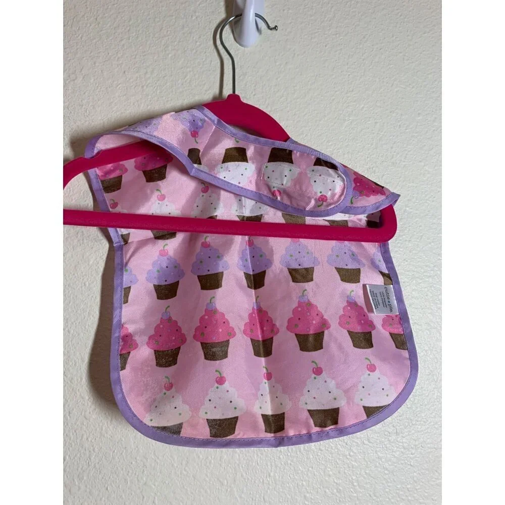 Cutie Pie Baby Bib with Crumb Catcher Pocket Girls Cute Cupcake Print Pink